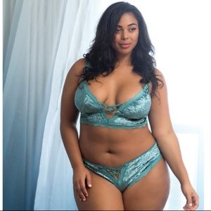 Amalie Crushed Velvet Bralette & Panty w/Lace Up